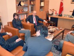 Büyükelçi Samsar, Kiev’deki Türk Haber Ajanslarının Muhabirlerini Kabul Etti