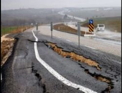 Metiner’den Kahta Yoluyla İlgili Girişim: Çöken Yol Onarılacak