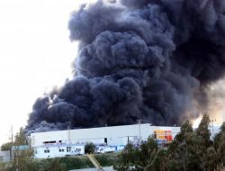 Tarsus'ta Korkutan Fabrika Yangını