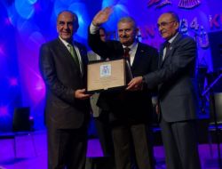 Hemşehrileri Karşısında Coşan Bakan Yıldırım'a Sesi Engel Oldu