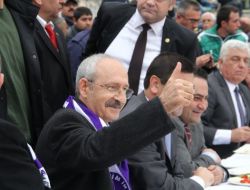 Kılıçdaroğlu, deve güreşiyle stres attı