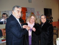 Akay: Ütü De Yaparım Siyaset De