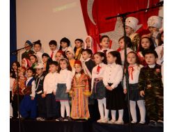 Minik Öğrencilerden Dil Gecesi