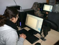Midyatlı Bayanlar Bilgisayar Kullanmayı Öğreniyor
