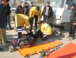 Minibüsle Çarpışan Motosikletin Sürücüsü Yaralandı