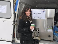 Kar Altında Öğrencilere Sıcak Çorba Servisi