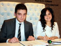 14 Şubat İçin 08.00'de Nikah Masasına Oturdular