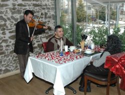 Engelli Çifte Sevgililer Günü'nde Polis Jesti