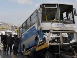 Tatvan'da Trafik Kazası: 2 Ölü, 2 Yaralı