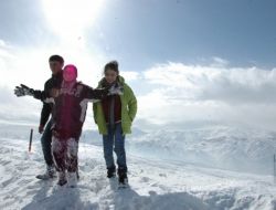 Öğrenciler, Yol Kapalı Olduğu İçin Kilometrelerce Yol Yürüdü