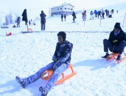 Afrikalı Öğrenciler, Elmadağ'da Kayak Yaptı, Kara Doydu