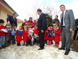 Olta Balıkçıları Öğrencilere Eldiven Ve Atkı Dağıttı