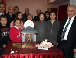 Öğrenciler Harçlıklarını Van'a Okul Kampanyasına Bağışladı