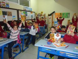 Her Ay 10 Kitap Okuyorlar