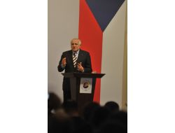 Türk-çek İş Adamlarından Cumhurbaşkanları Teşvikiyle Ticaret Anlaşmaları