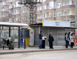 Diyarbakır’da Kepenkler Kısmen Kapalı