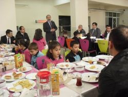 Babalar Çocuklarıyla Okulun Kahvaltısında Buluştu