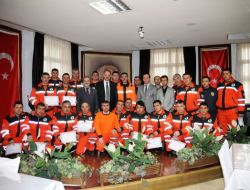 Başkan Akgül'den Kurtarma Ekibine Sertifika