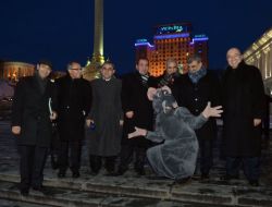 Taner Yıldız'a Kiev’de Fare Sürprizi