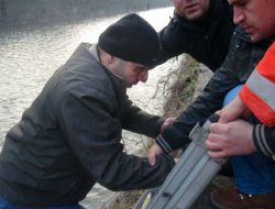 Zonguldak'ta Otomobil Dereye Uçtu