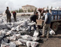 Midyat’ta İhtiyaç Sahibi Vatandaşlara Kömür Yardımı Yapıldı
