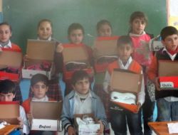 Kermes Geliriyle Öğrencilere Ayakkabı Ve Elbise Aldılar