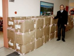 Beşikdüzü'nde 2 Bin Öğrenciye Kıyafet Yardımı Yapıldı