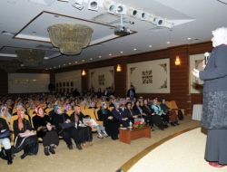 Kadınlara 'Mutlu Hayatın Sırları' Anlatıldı