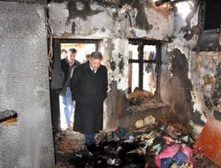 Vali Kahraman, Evi Yanan Aileyi Ziyaret Etti