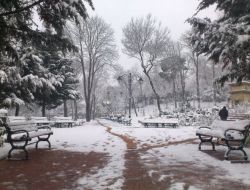 ÇAMLICA BEYAZA BÜRÜNDÜ