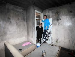 Evi Yanan Görme Engelli Aileye Sevgi Eli Yardımı Ulaştı