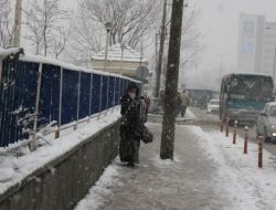 '155 Polis İmdat Buyrun, Okullar Açık'