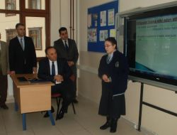 Vali Hacımüftüoğlu, Tablet Bilgisayarlar Hakkında Öğrencilerden Bilgi Aldı