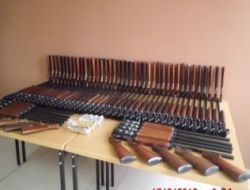 Suriye Sınırında Kaçak Silah Ele Geçirildi