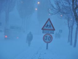 Erzurum'da Şiddetli Fırtına Etkili Oluyor