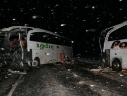 Erzincan’da İki Otobüs Çarpıştı: 21 Yaralı