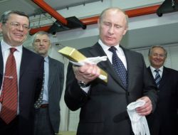 Putin’in Altından Heykelini Yapacaklar, Parçalayıp Satacaklar