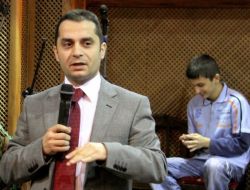 İlköğretim Öğrencileri, Otizmli Arkadaşlarıyla Sıralarını Paylaştı