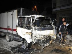 Park Halindeki Kamyon Kundaklandı