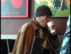 Dilencinin Star Bucks Keyfi