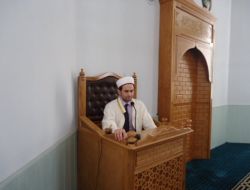 İmam, Cemaate Peygamberi Sevdiriyor!