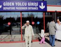 100 Yaşında Tek Başına Umreye Gitti