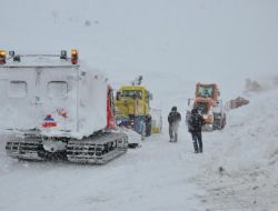 Muş'ta Mahsur Kalan Araçlar Saatler Sonra Kurtarıldı