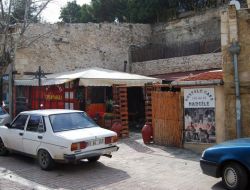 Maskeli Kişiler Kafeyi Kundakladı