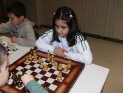 Minikler, Santranç Turnuvasında Ter Döktü