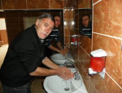 Sıcak Su Akan Caminin Cemaati Arttı