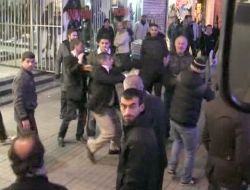 Taksim Meydanı’nda Yumruklar Havada Uçuştu