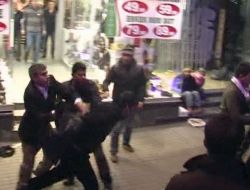 Taksim Meydanı’nda Yumruklar Havada Uçuştu