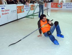 Tuzla'da Ücretsiz Buz Pateni Pisti Açıldı