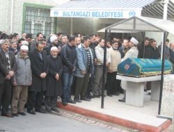 Boğazı Kesilerek Öldürülen Genç Kadın, Son Yolculuğuna Uğurlandı